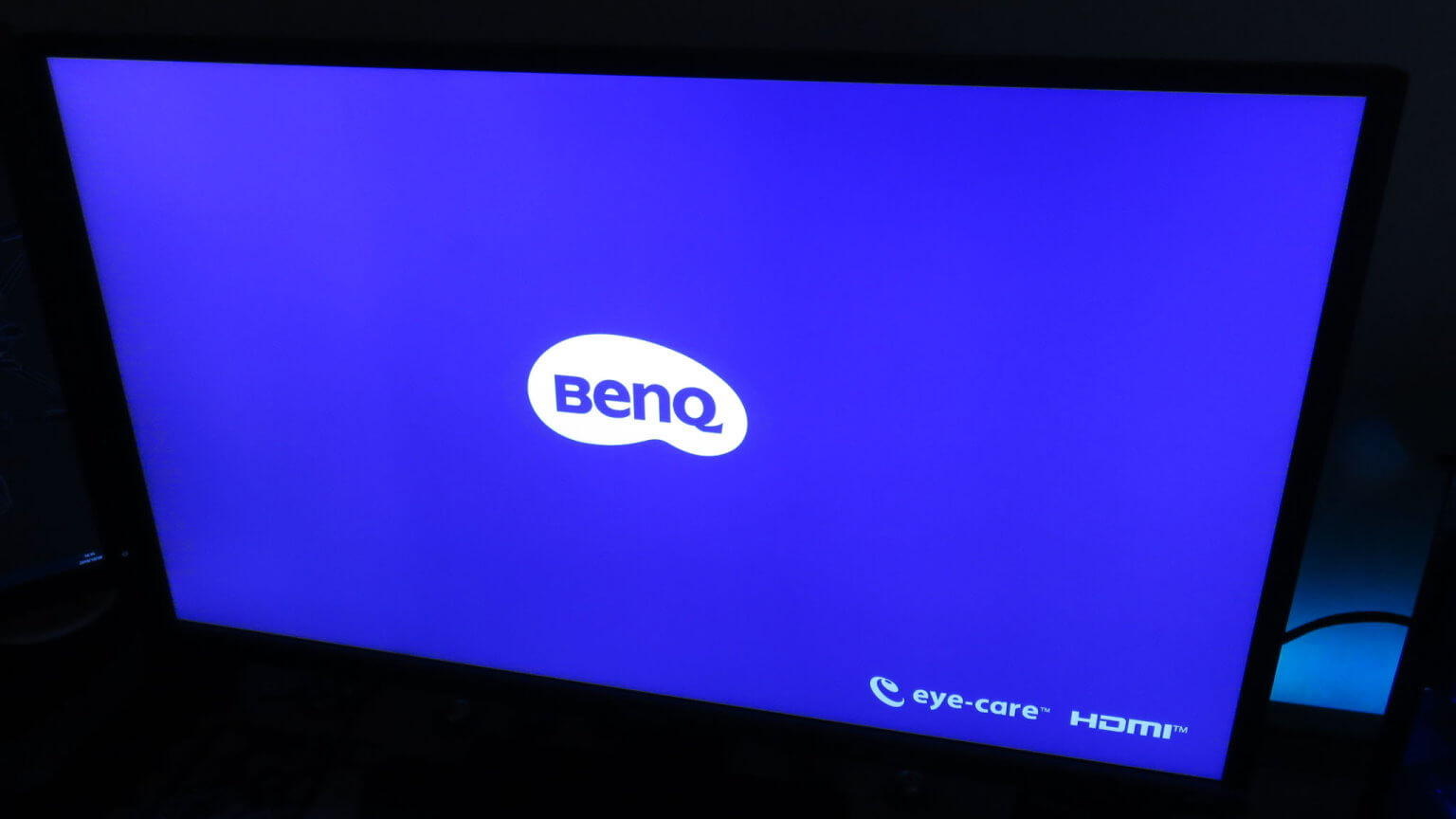 4Kディスプレイ BenQ 31.5インチ EW3270U の設置と設定を行う