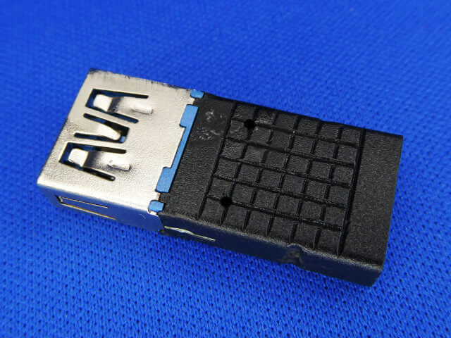 USB-C メス to USB-A メス 変換アダプタでキーボードを切替える