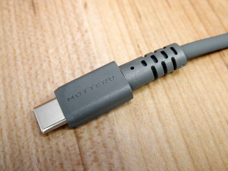 【PRレビュー】MOTTERU モバイルバッテリー MOT-MB25001