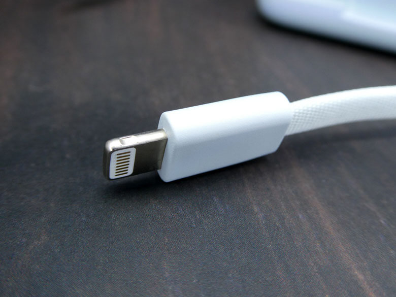 【PRレビュー】VINKO 小型モバイルバッテリー 10000mAh