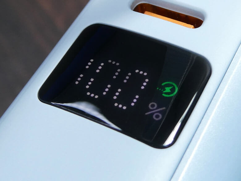 【PRレビュー】VINKO 小型モバイルバッテリー 10000mAh