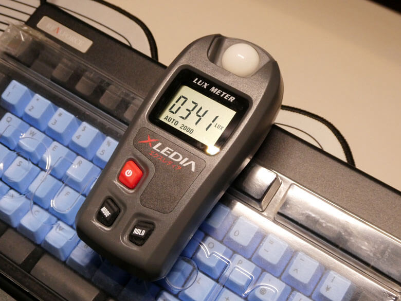 【PRレビュー】BenQ ScreenBar Pro モニターライト