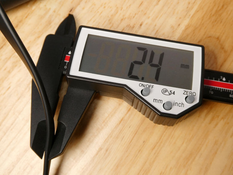 【PRレビュー】BenQ ScreenBar Pro モニターライト